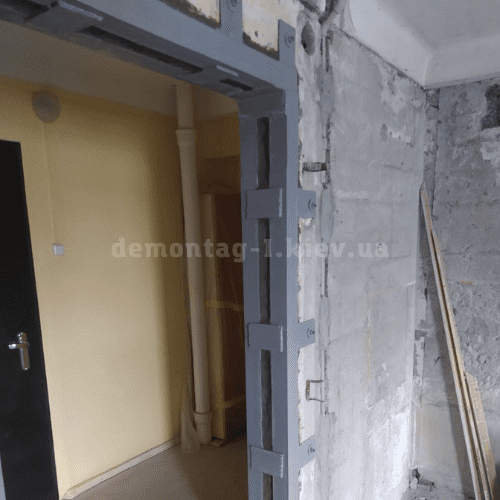 Проем в стене 